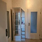 Fuer Familien, Montagen Arbeiter, Und Und Und, Sweet Apartment