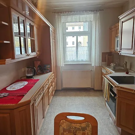 Fuer Familien, Montagen Arbeiter, Und Und Und, Sweet Apartment *
