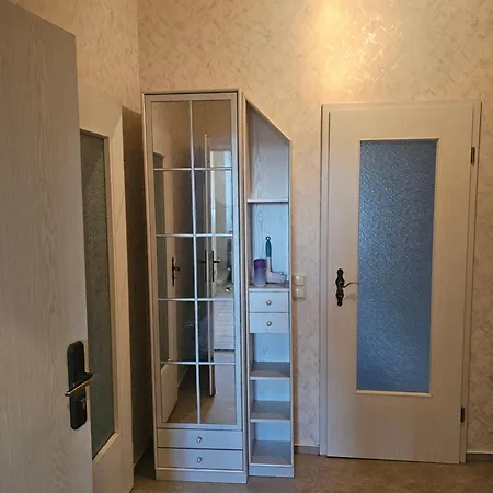 Fuer Familien, Montagen Arbeiter, Und Und Und, Sweet Apartment