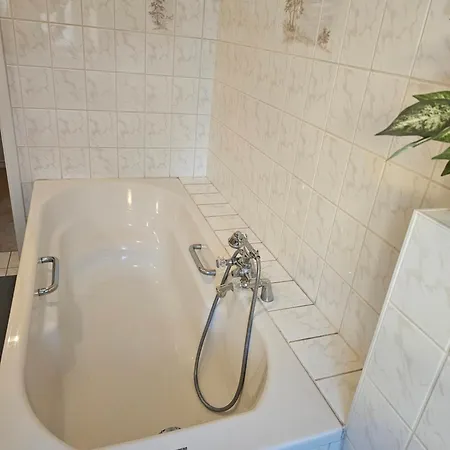 Fuer Familien, Montagen Arbeiter, Und Und Und, Sweet Rosswein