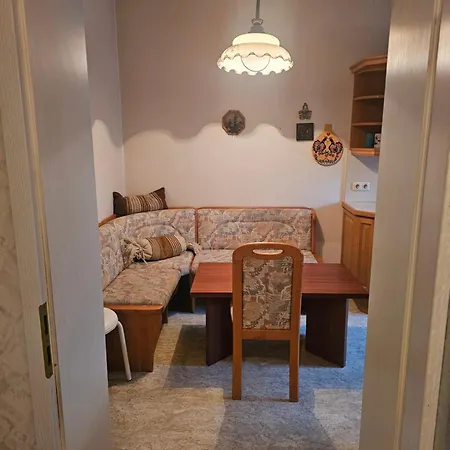 Fuer Familien, Montagen Arbeiter, Und Und Und, Sweet 公寓 *