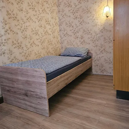Fuer Familien, Montagen Arbeiter, Und Und Und, Sweet Apartment *
